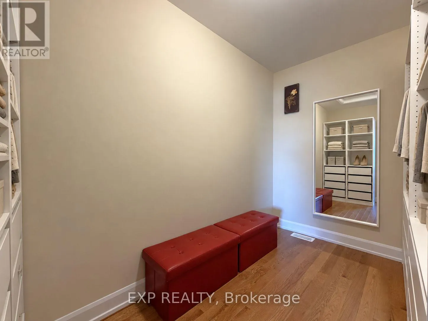 225 SUNSET CRESCENT