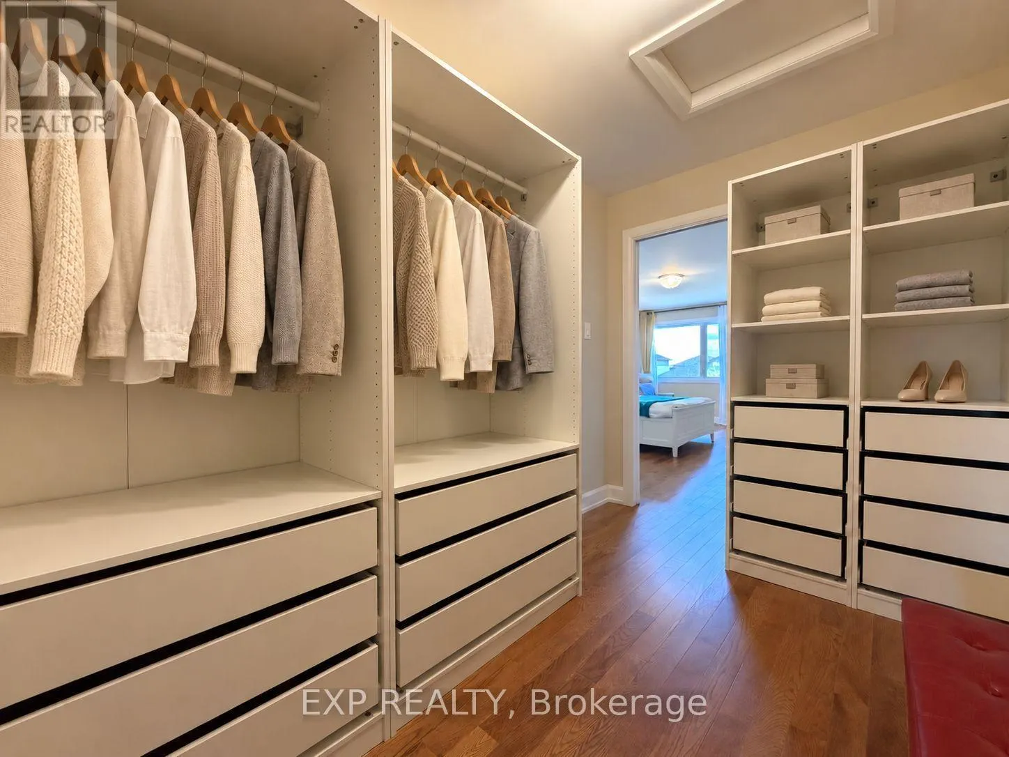 225 SUNSET CRESCENT