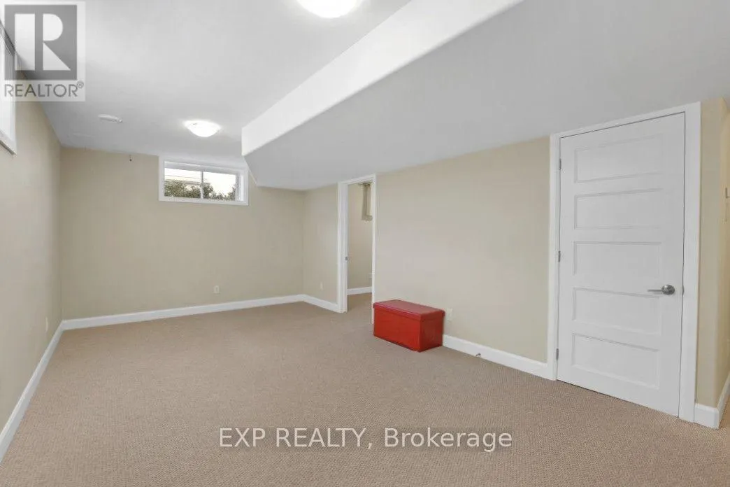 225 SUNSET CRESCENT