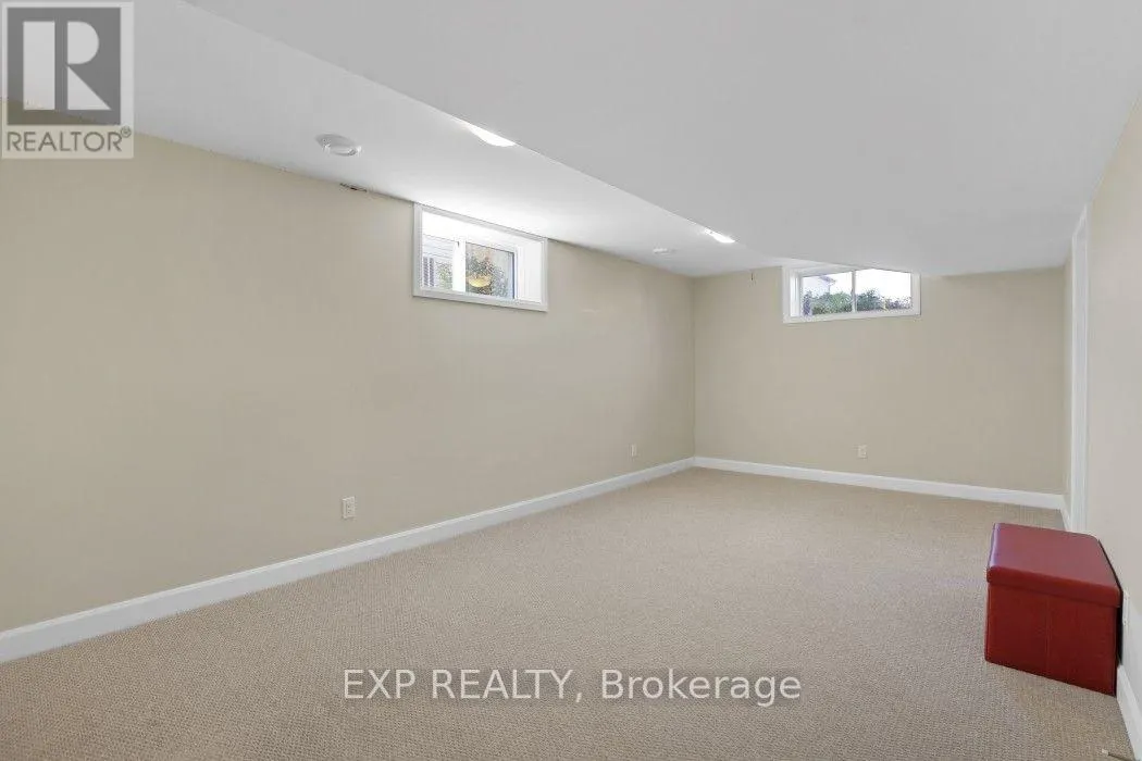 225 SUNSET CRESCENT