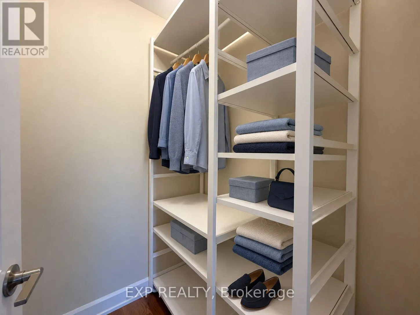 225 SUNSET CRESCENT