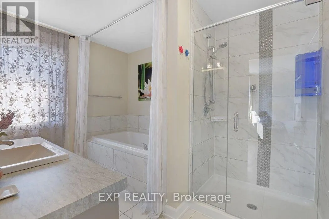 225 SUNSET CRESCENT