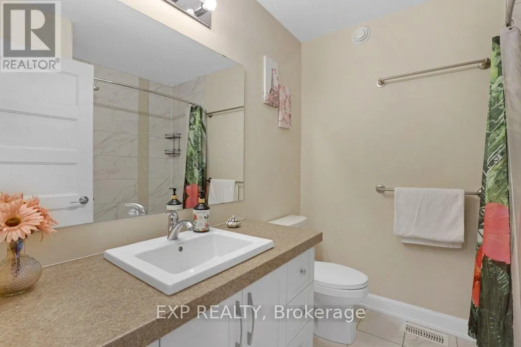 225 SUNSET CRESCENT