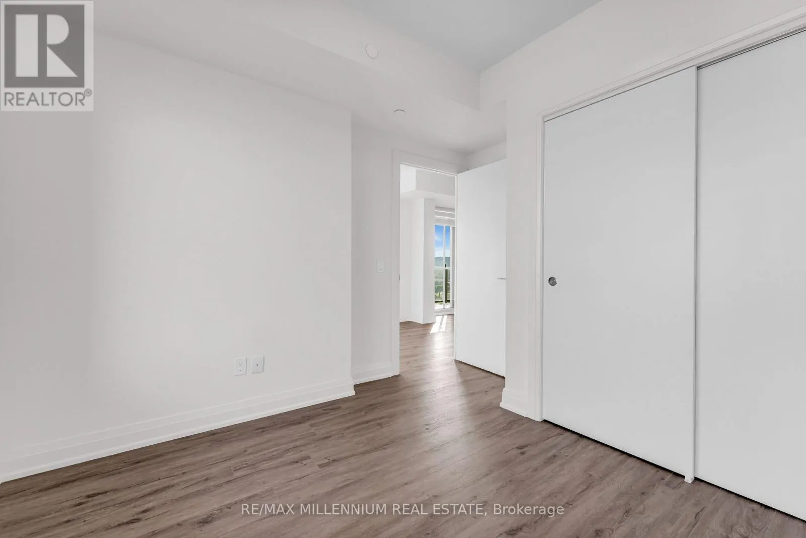 1011 - 385 WINSTON ROAD