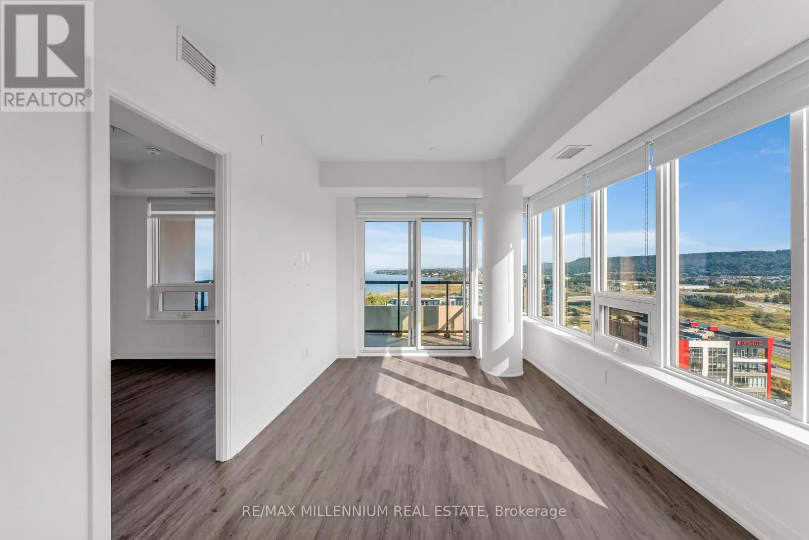 1011 - 385 WINSTON ROAD