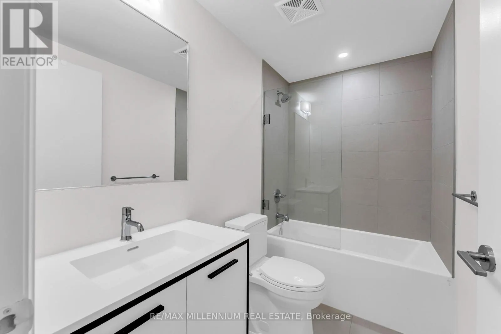 1011 - 385 WINSTON ROAD
