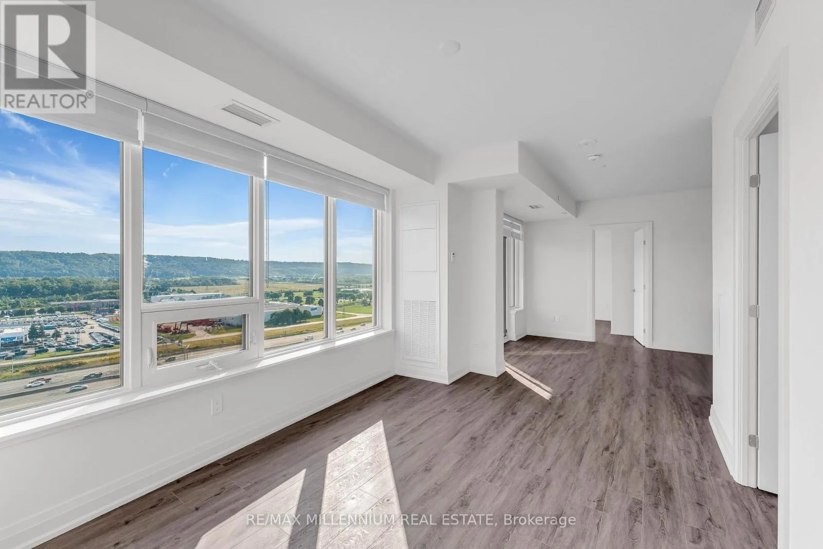 1011 - 385 WINSTON ROAD