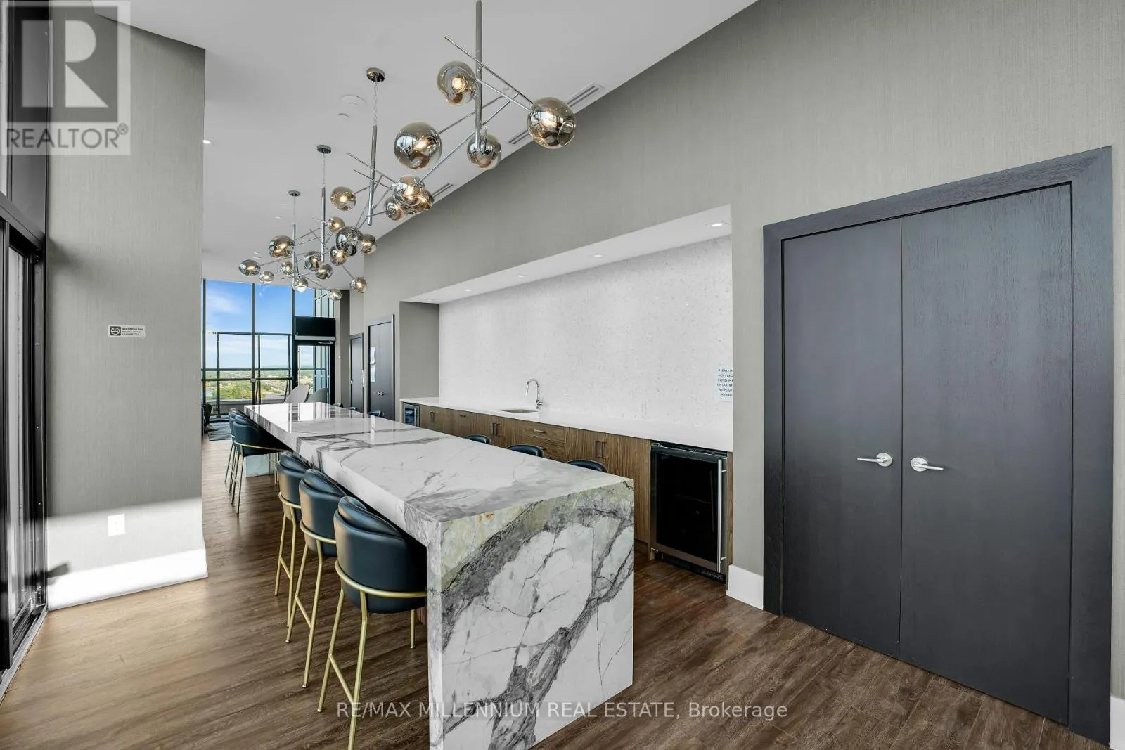 1011 - 385 WINSTON ROAD