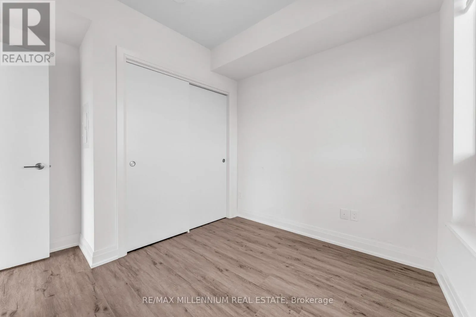 1011 - 385 WINSTON ROAD