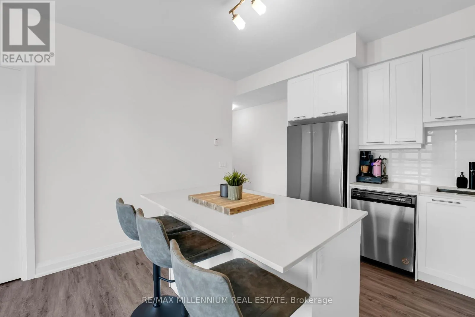 1011 - 385 WINSTON ROAD
