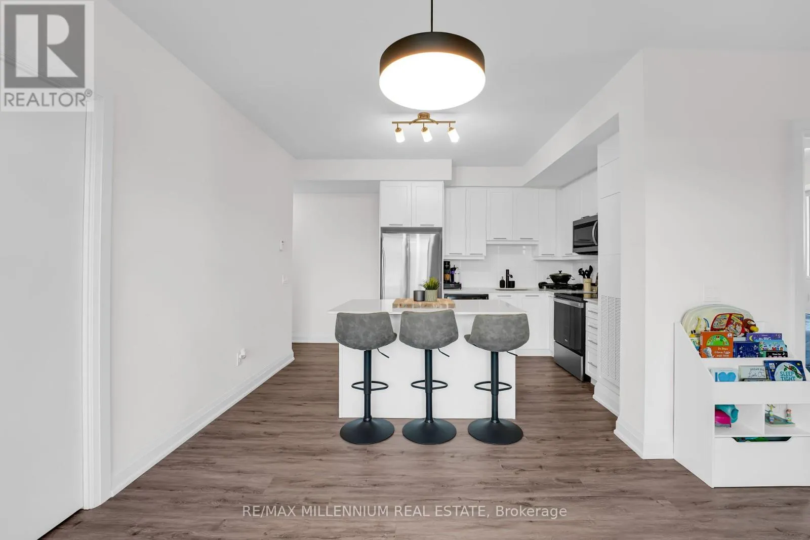 1011 - 385 WINSTON ROAD