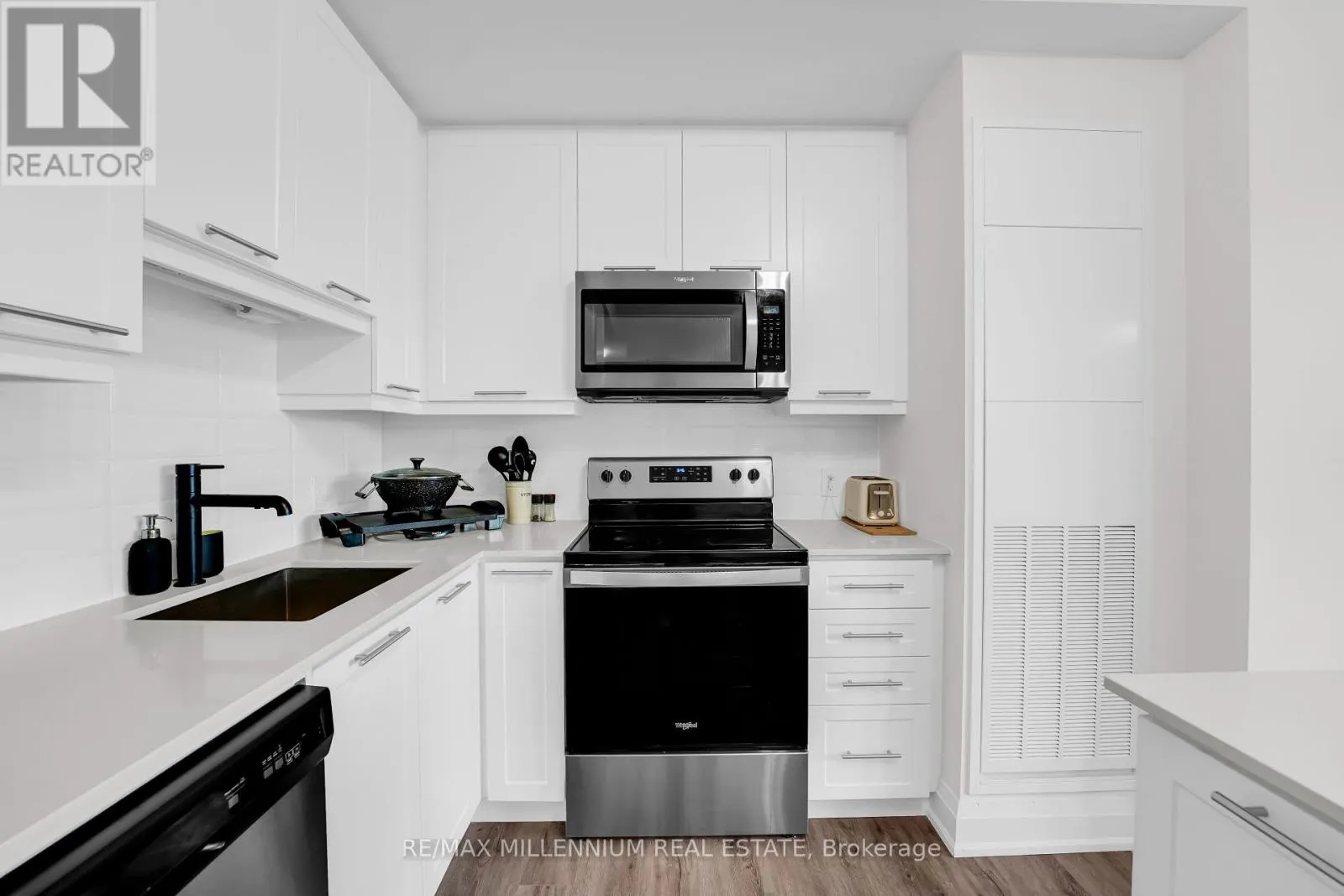 1011 - 385 WINSTON ROAD