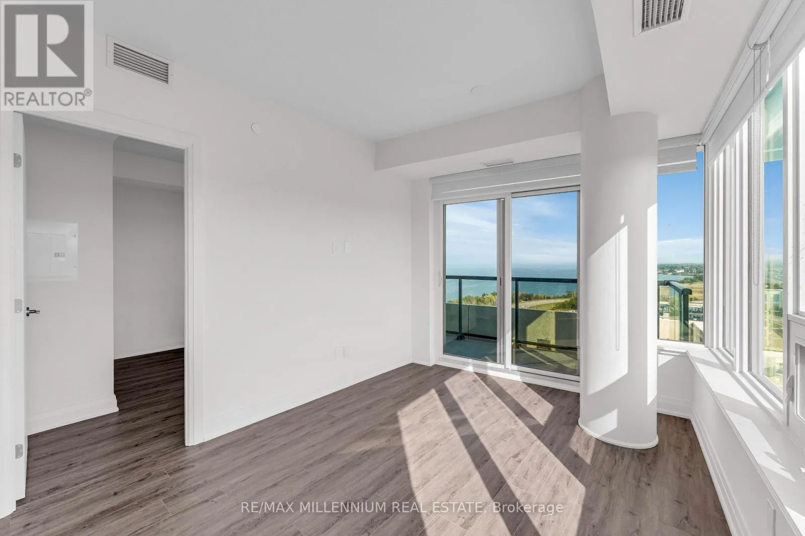 1011 - 385 WINSTON ROAD