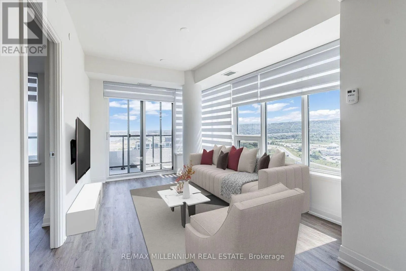 1011 - 385 WINSTON ROAD