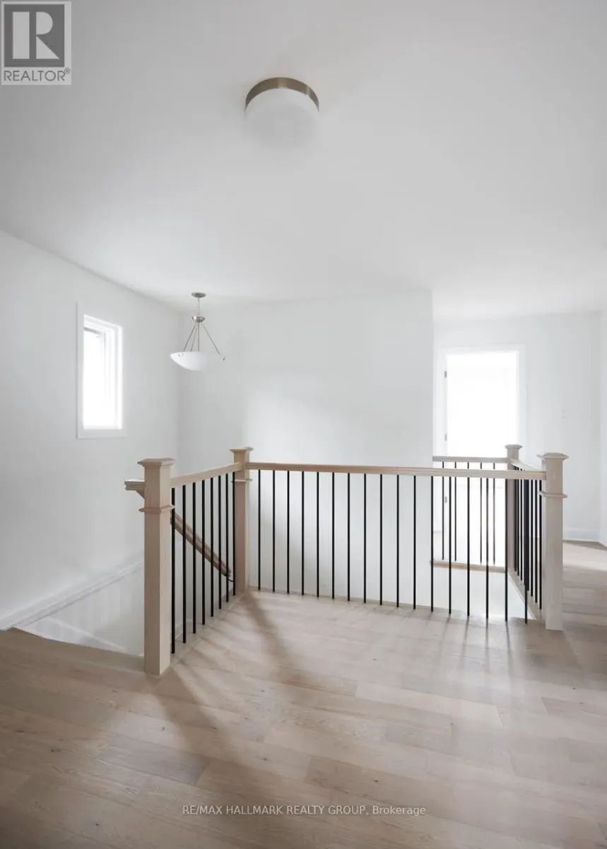 614 ROUNDHOUSE CRESCENT