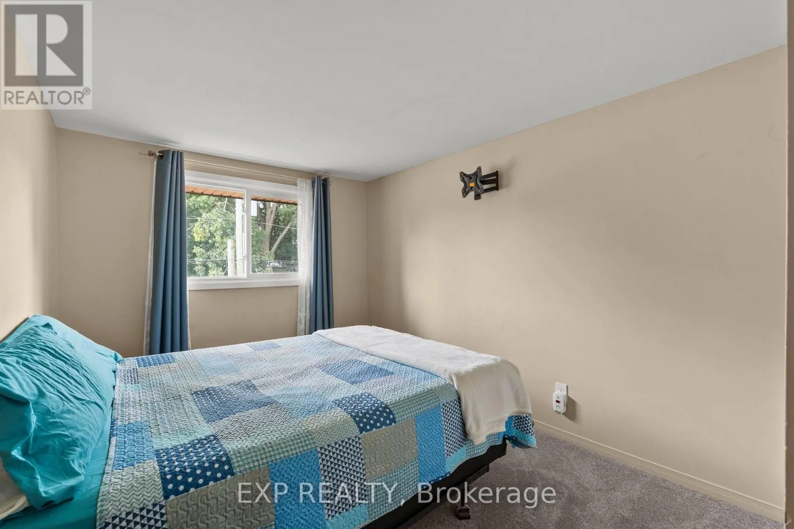 7 - 4230 MEADOWVALE DRIVE #7