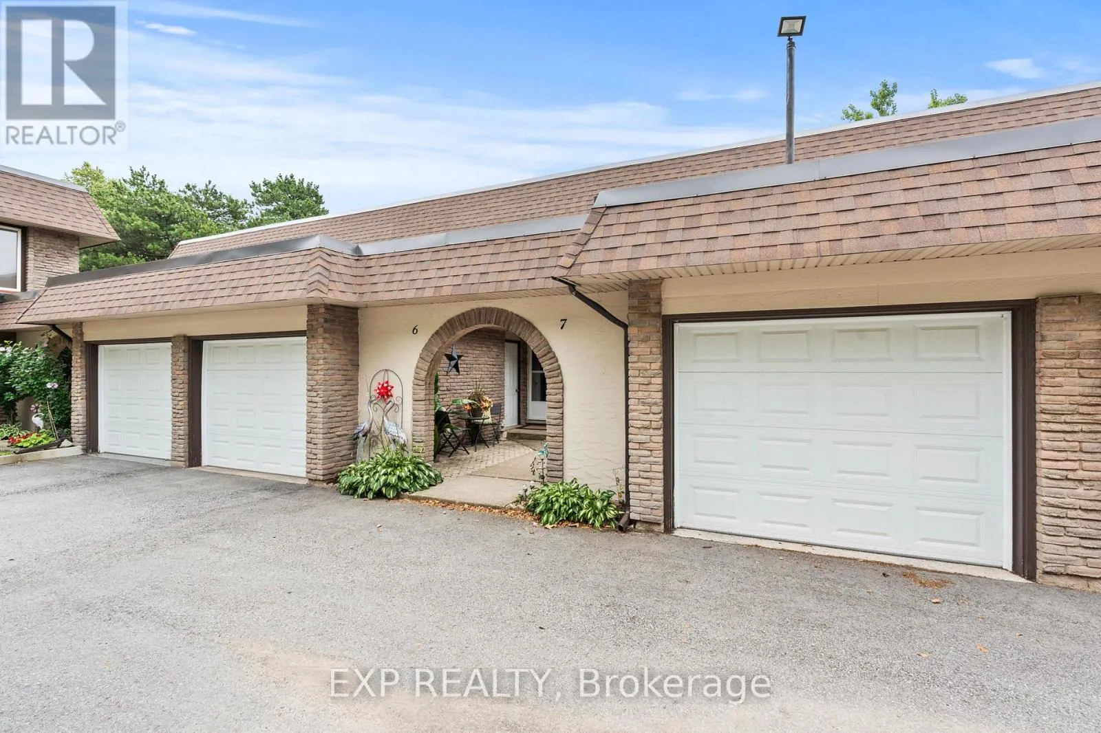 7 - 4230 MEADOWVALE DRIVE #7