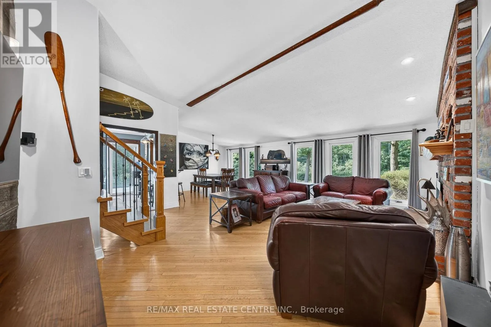 4905 MAPLEVIEW CRESCENT