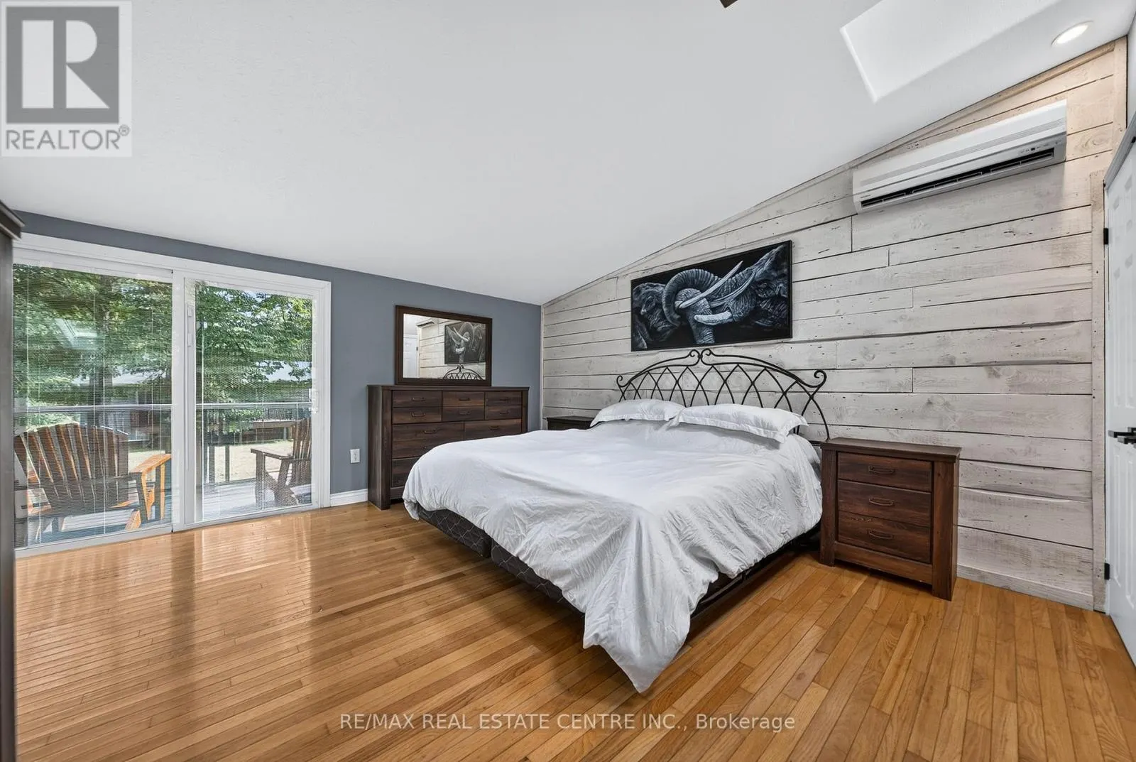 4905 MAPLEVIEW CRESCENT