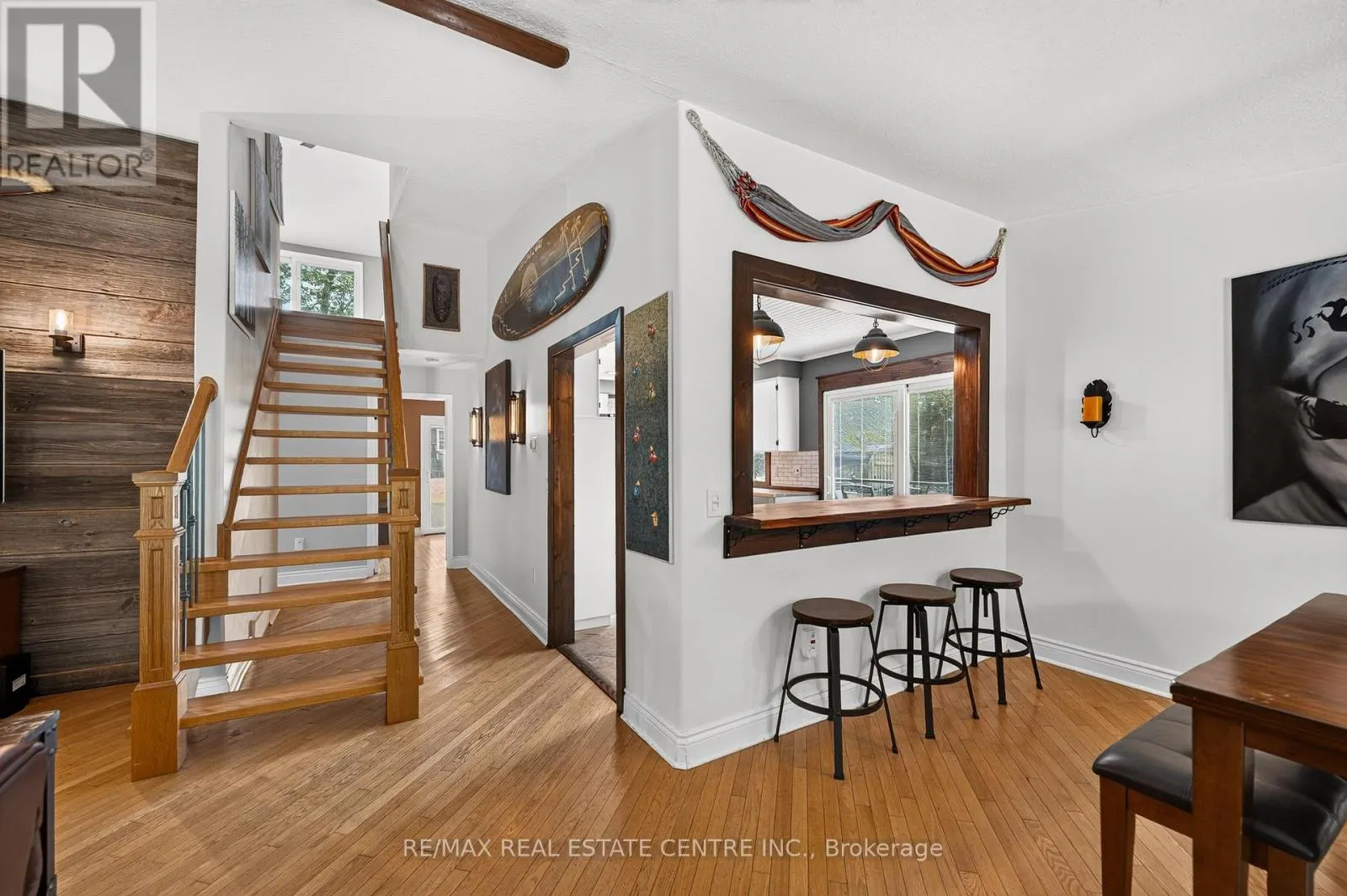 4905 MAPLEVIEW CRESCENT