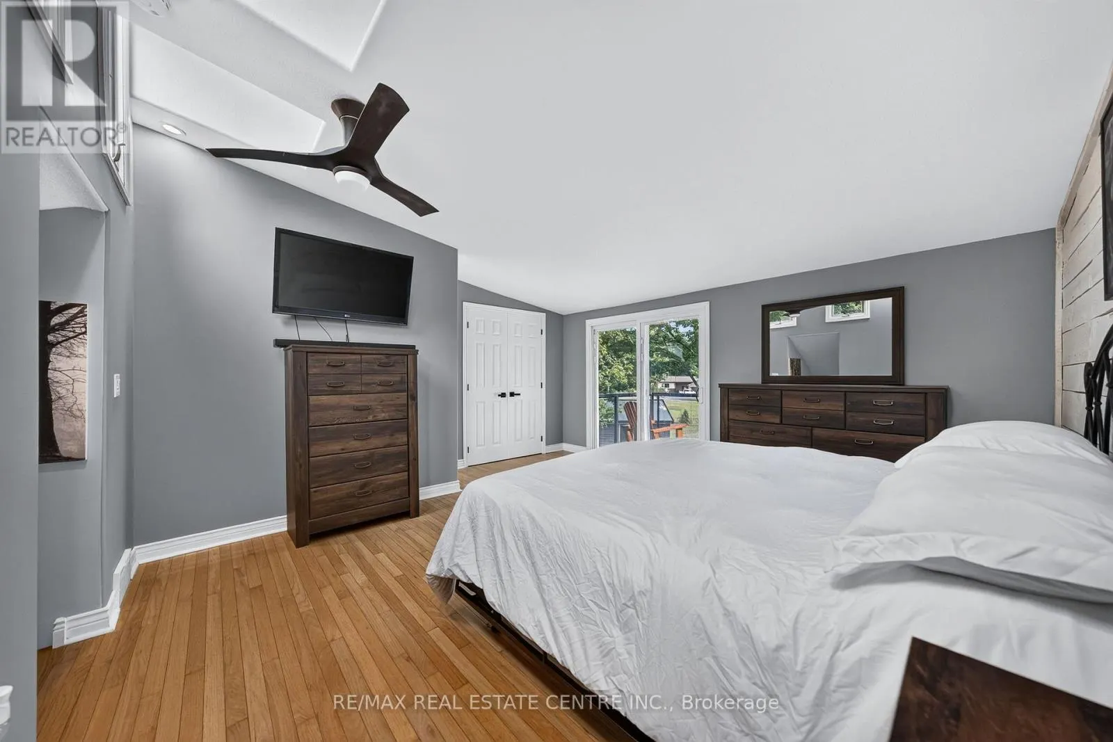 4905 MAPLEVIEW CRESCENT