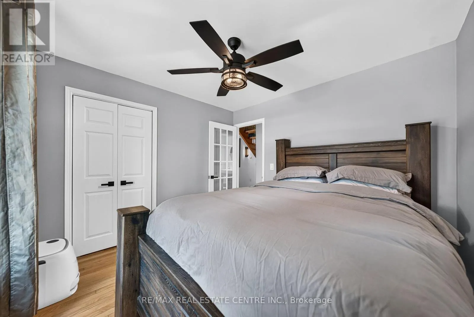 4905 MAPLEVIEW CRESCENT