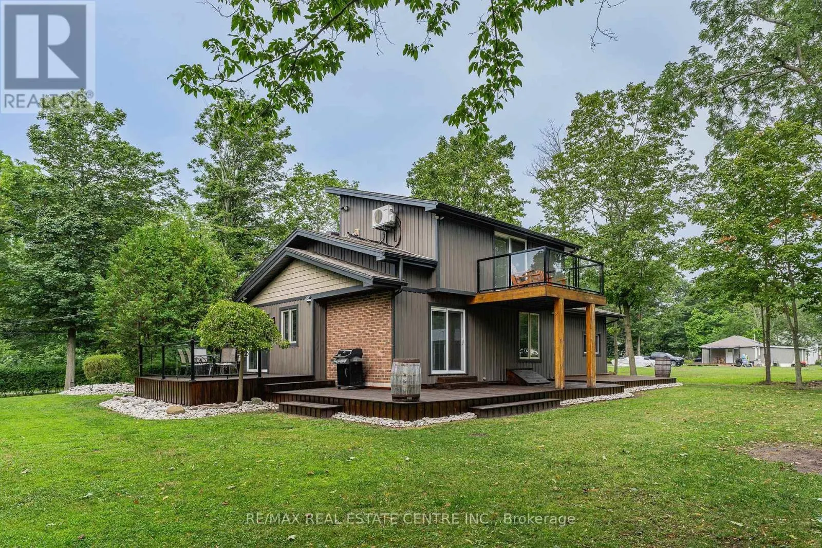 4905 MAPLEVIEW CRESCENT