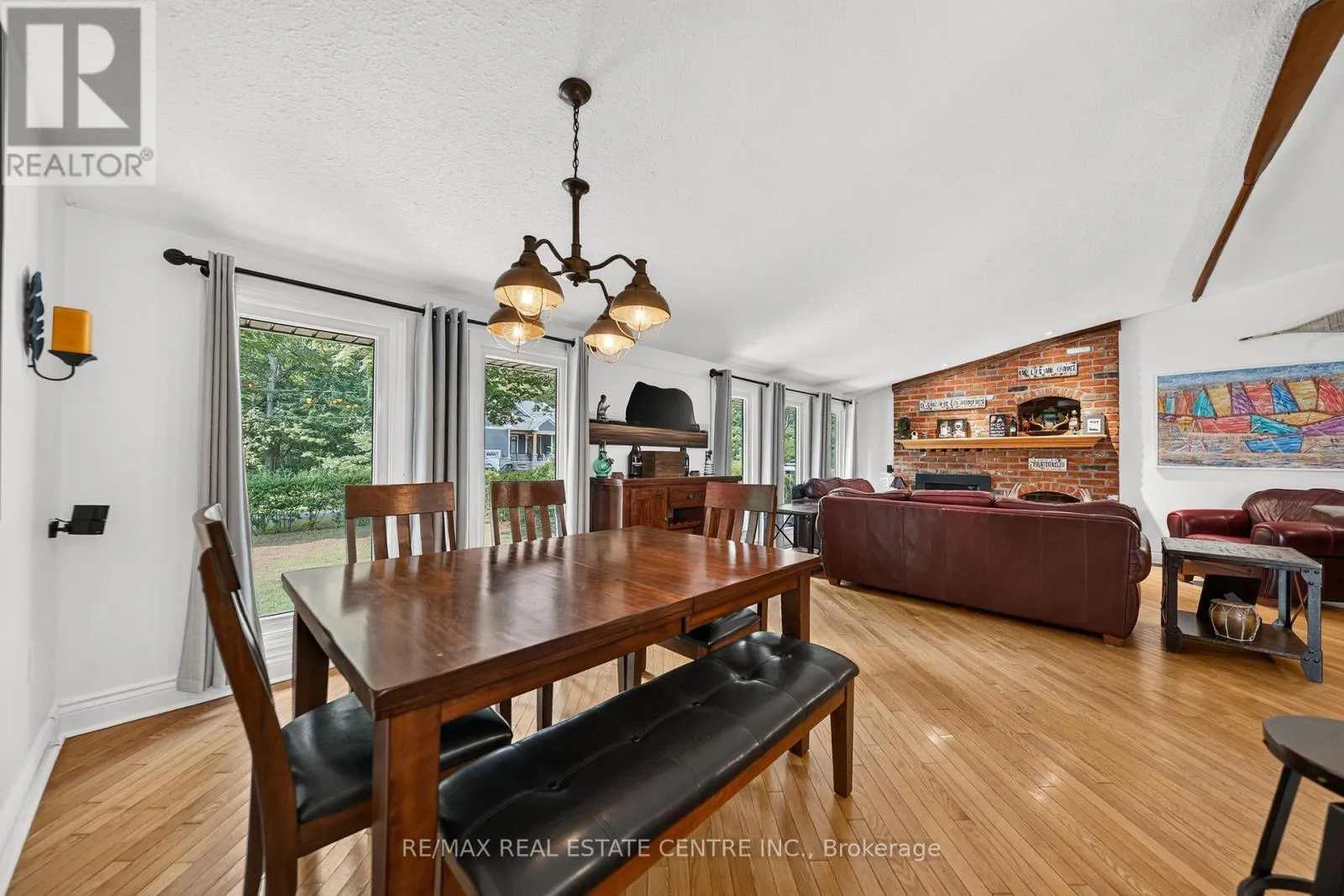 4905 MAPLEVIEW CRESCENT