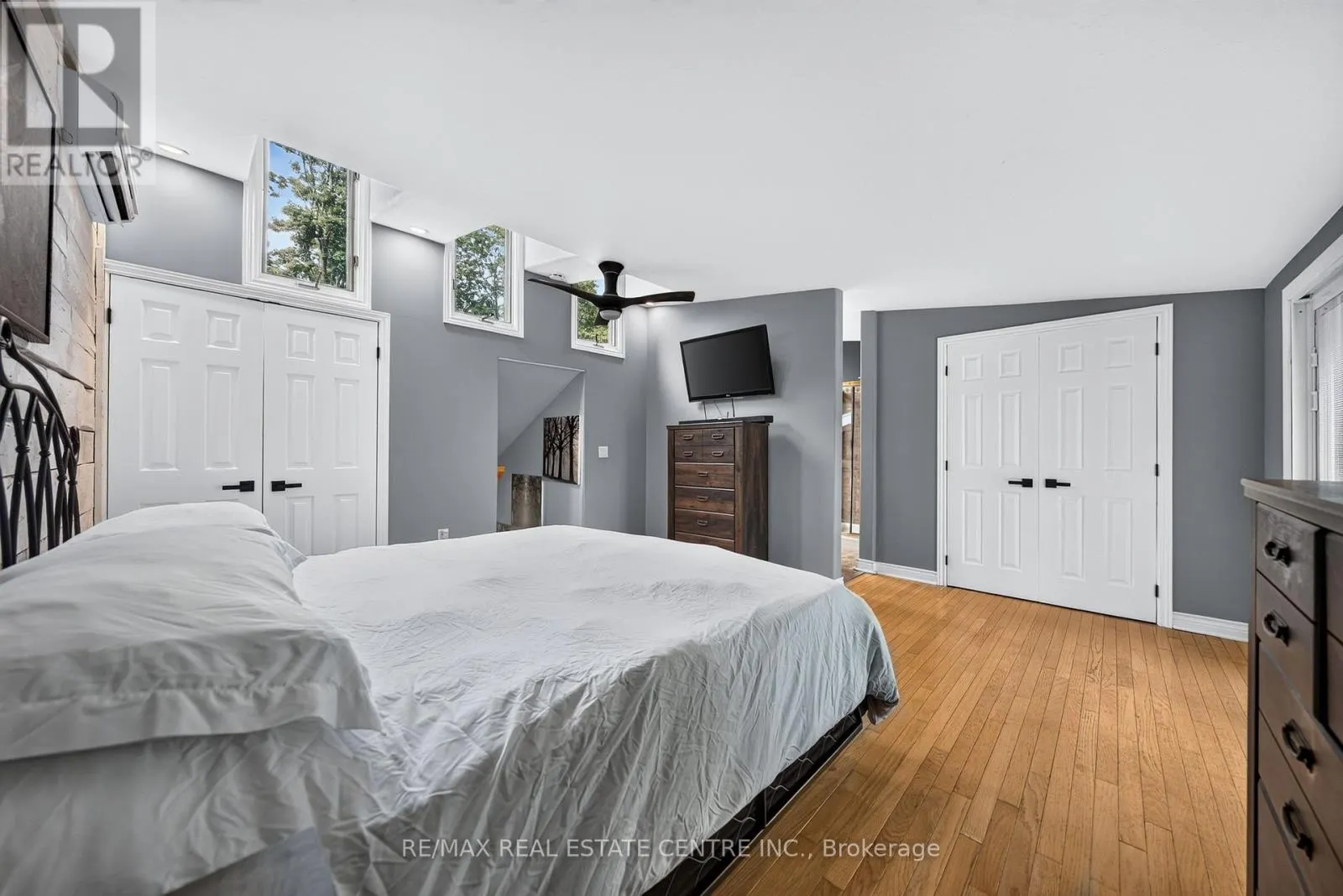 4905 MAPLEVIEW CRESCENT
