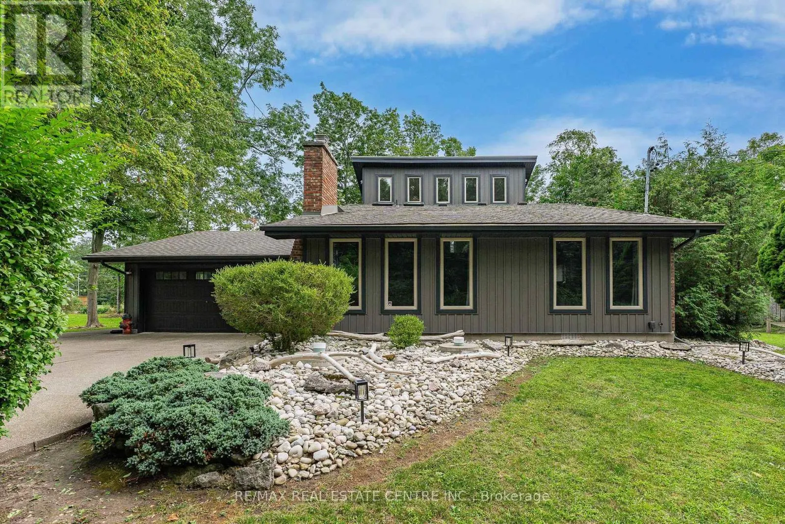 4905 MAPLEVIEW CRESCENT