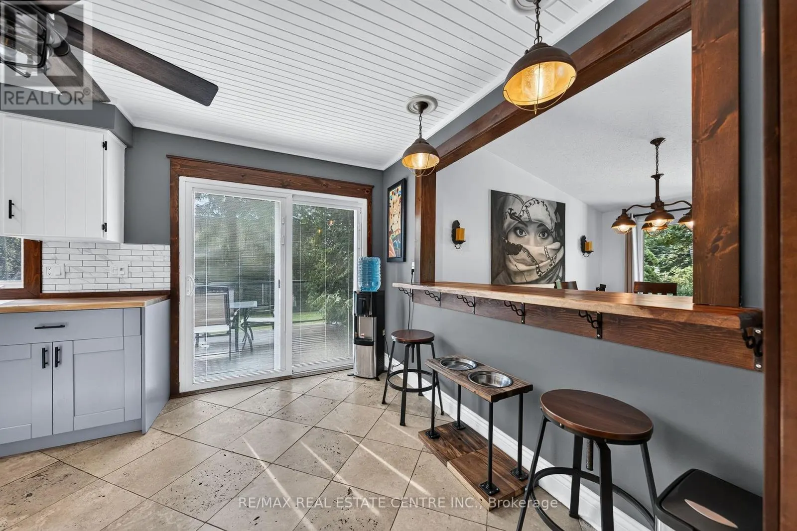 4905 MAPLEVIEW CRESCENT