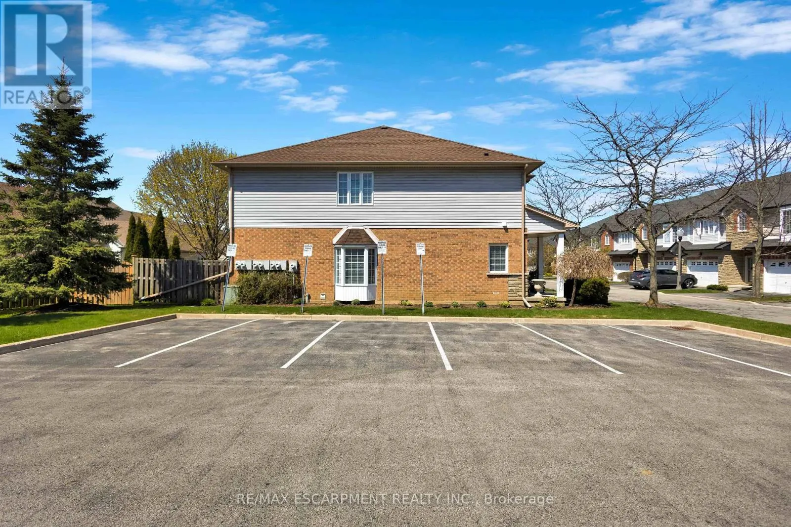 8 - 232 STONEHENGE DRIVE