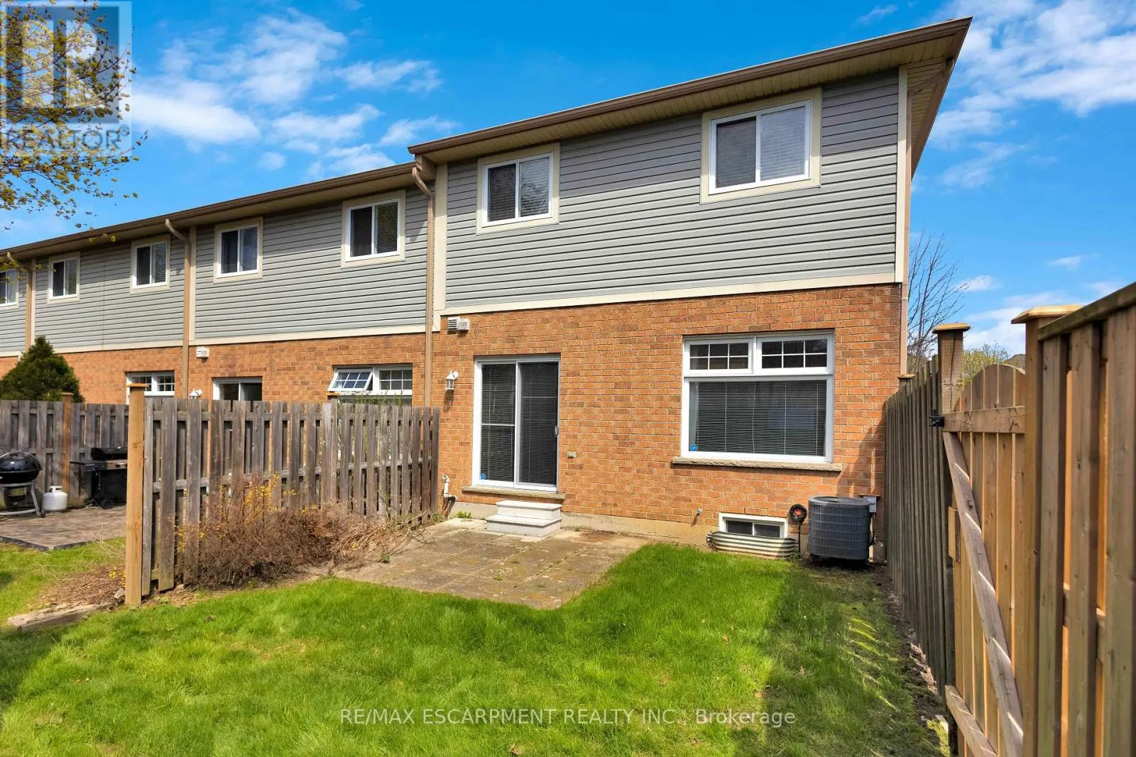 8 - 232 STONEHENGE DRIVE