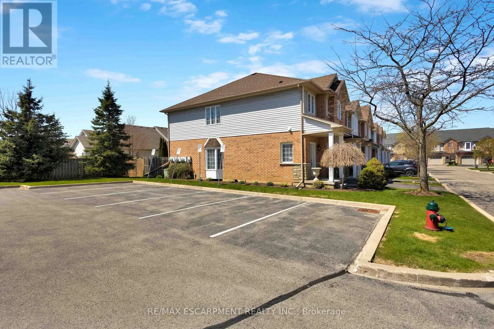 8 - 232 STONEHENGE DRIVE