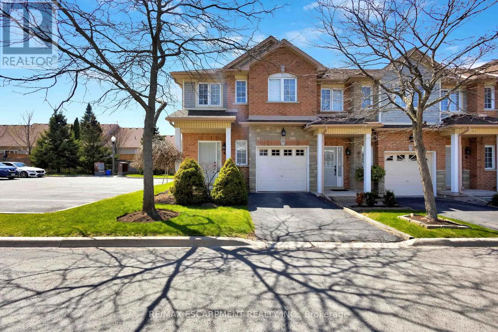 8 - 232 STONEHENGE DRIVE