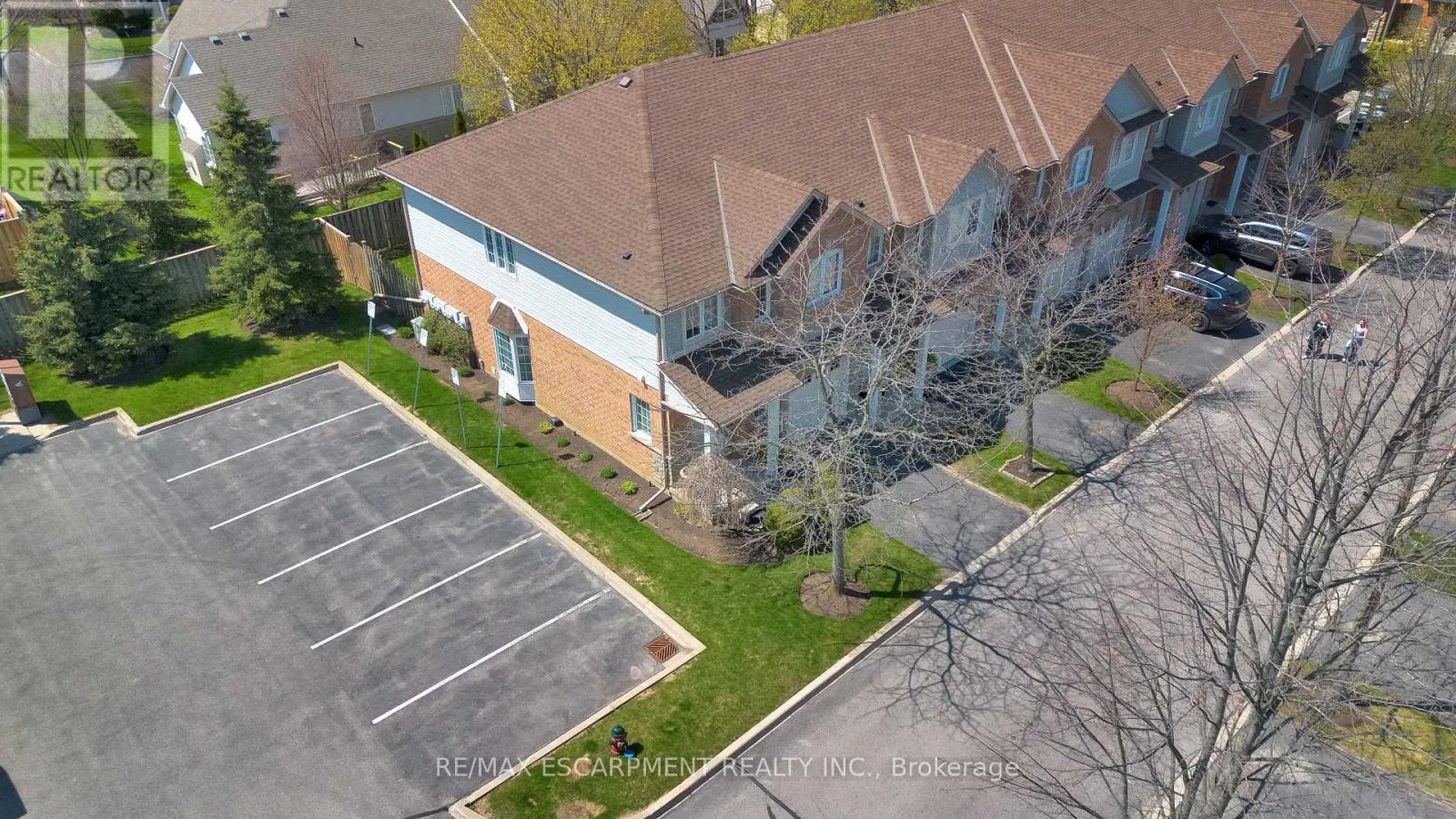 8 - 232 STONEHENGE DRIVE