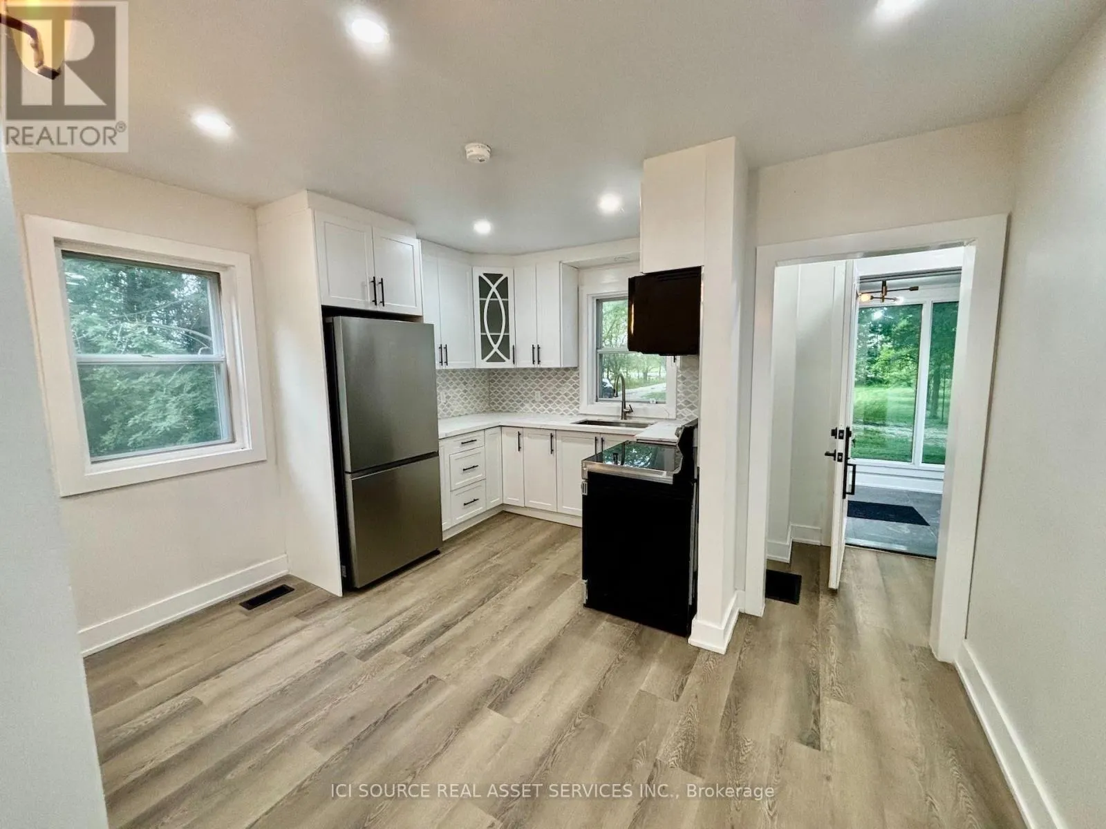 1900 BRUCE ROAD 15