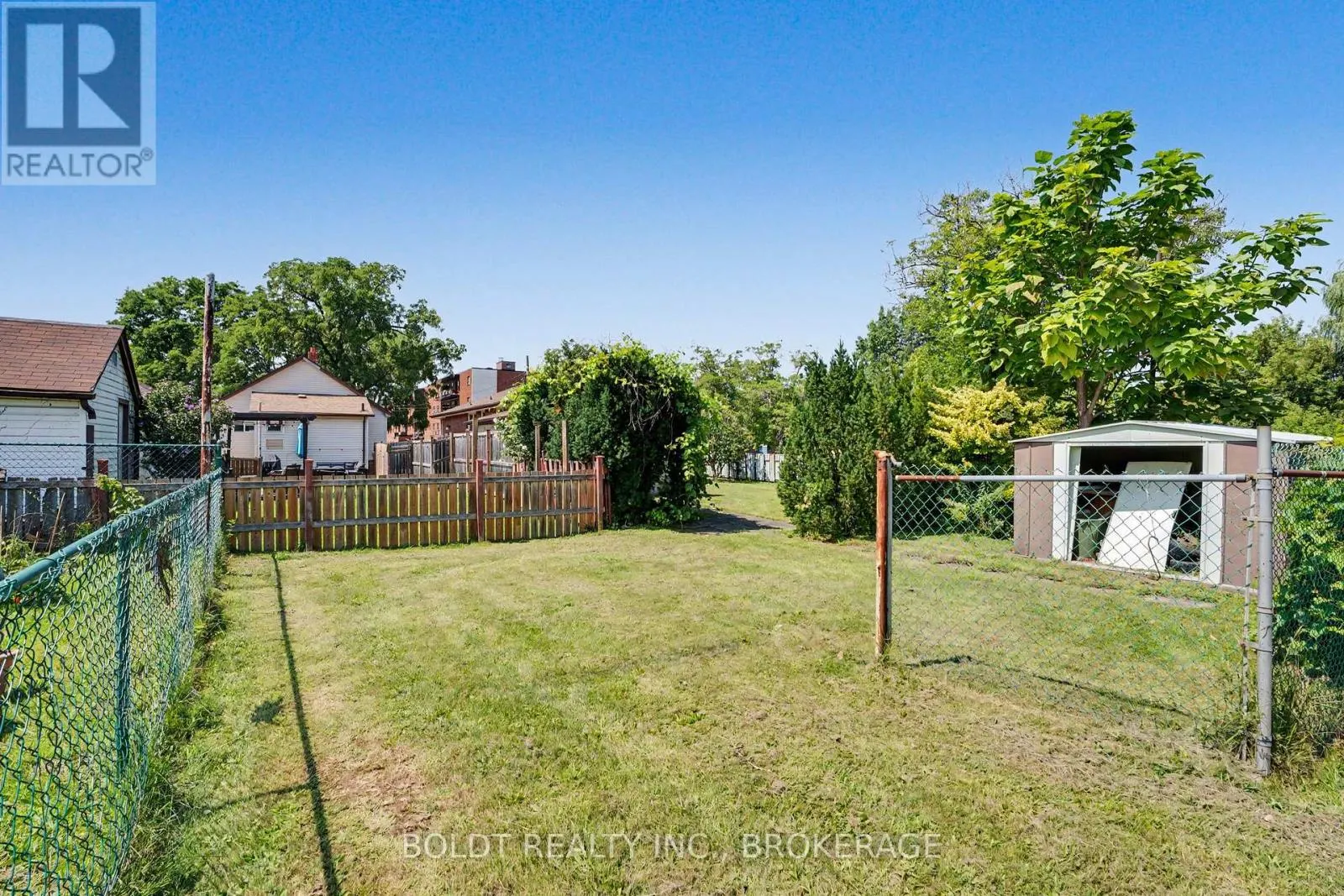 5568 DRUMMOND ROAD