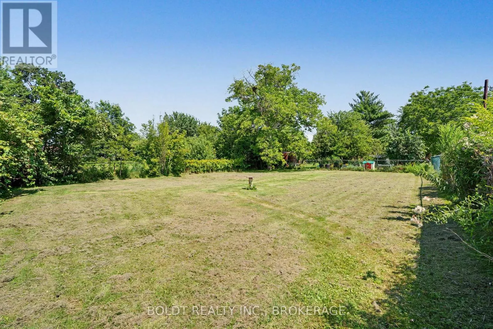 5568 DRUMMOND ROAD