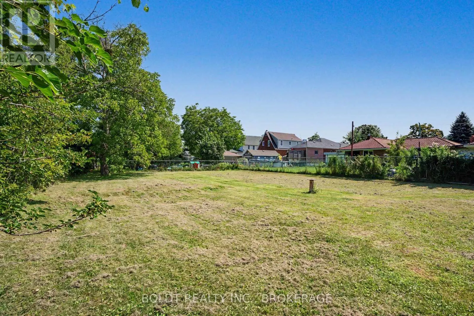 5568 DRUMMOND ROAD