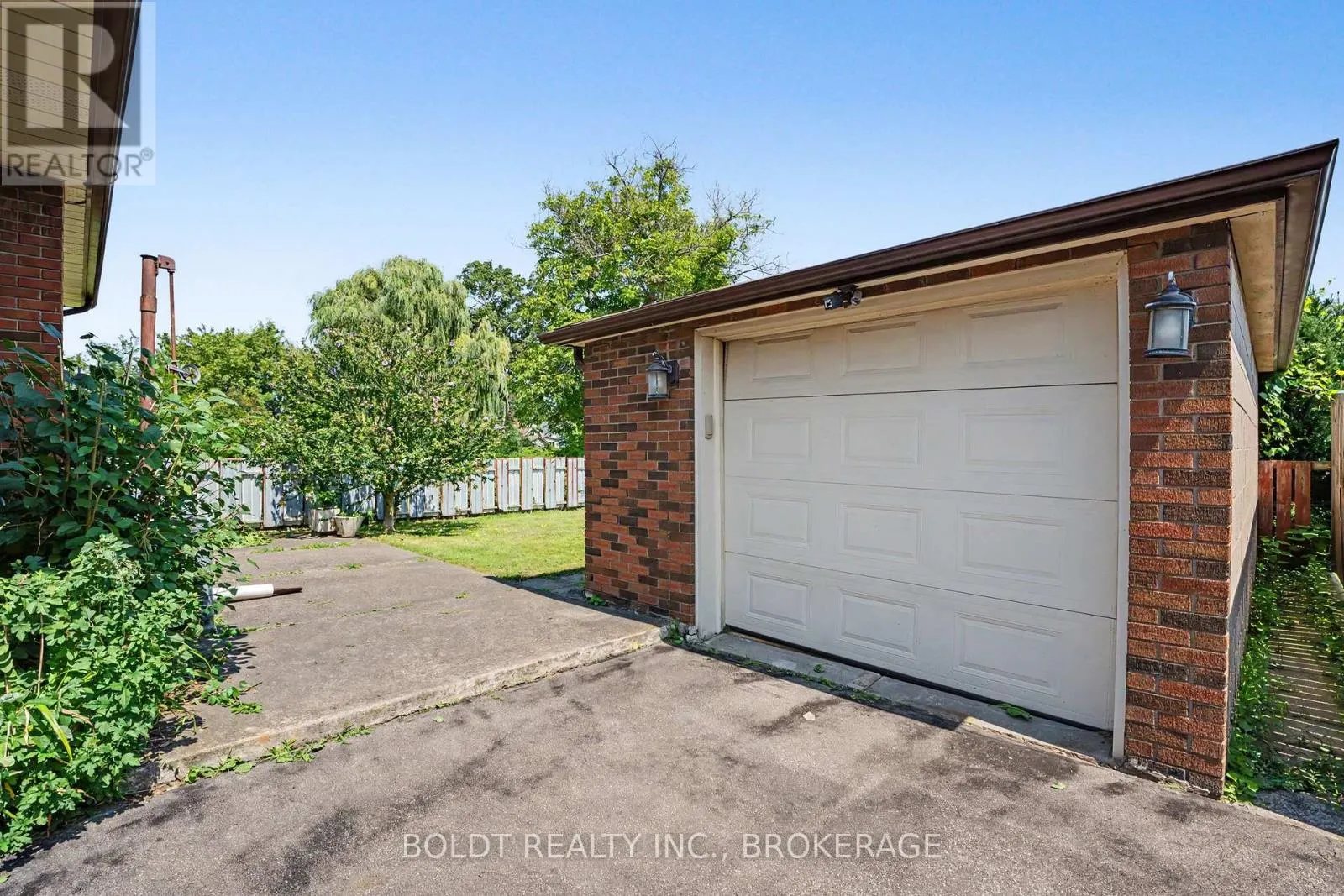 5568 DRUMMOND ROAD