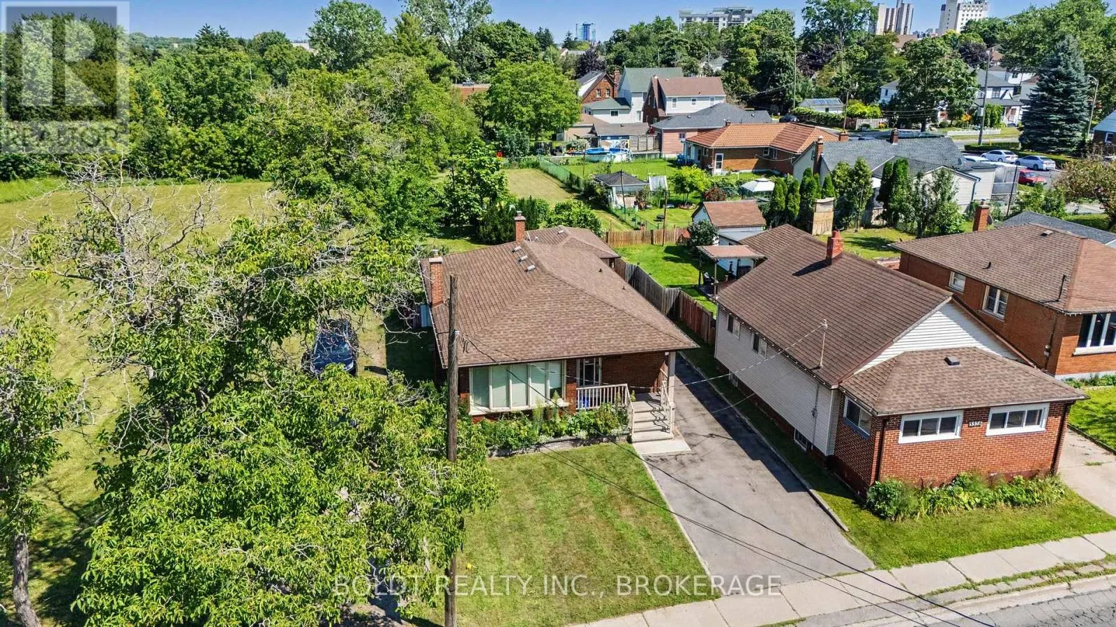 5568 DRUMMOND ROAD