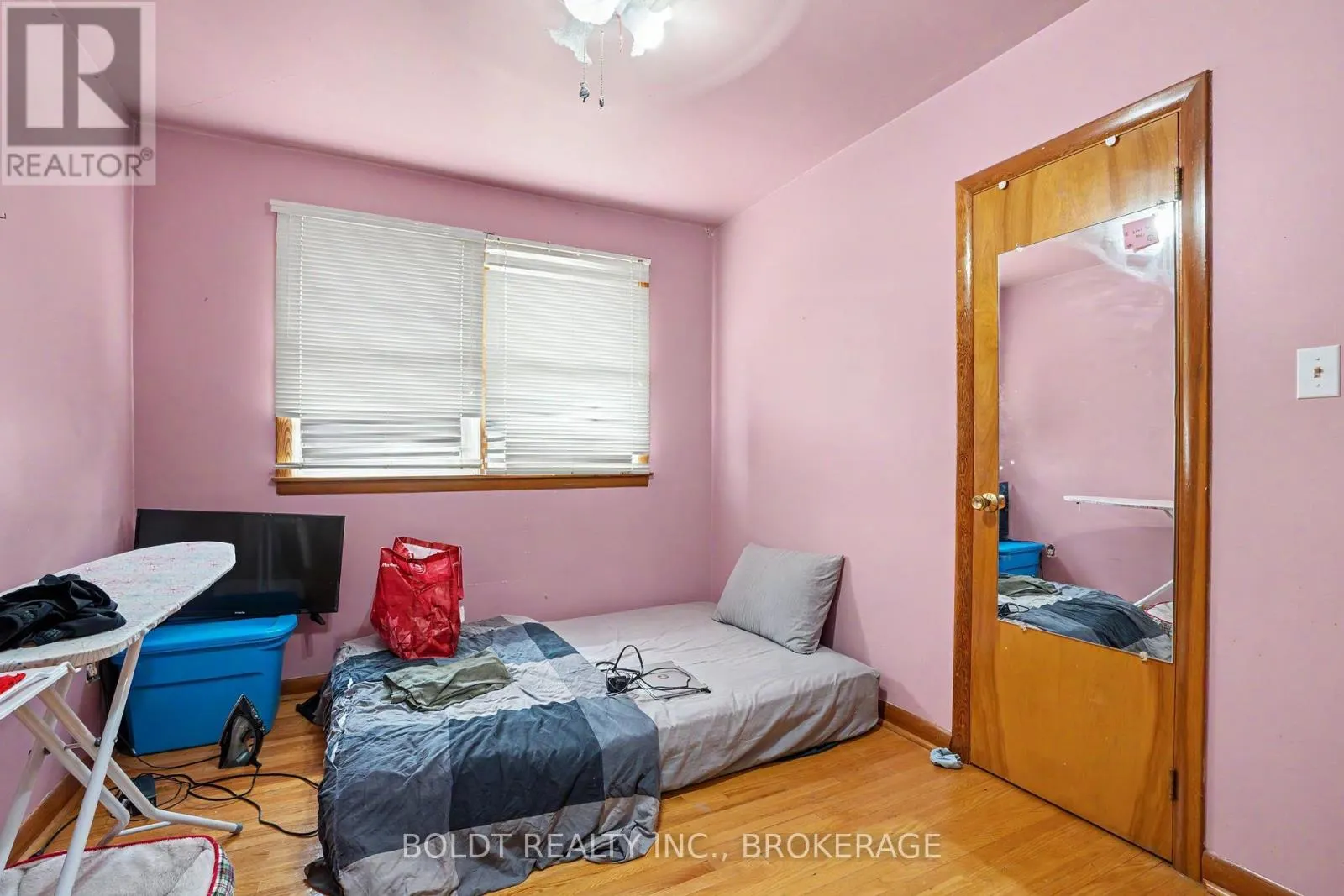 5568 DRUMMOND ROAD
