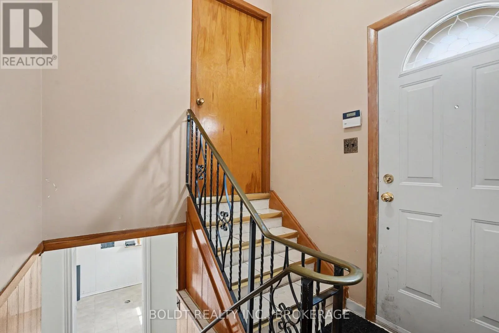 5568 DRUMMOND ROAD