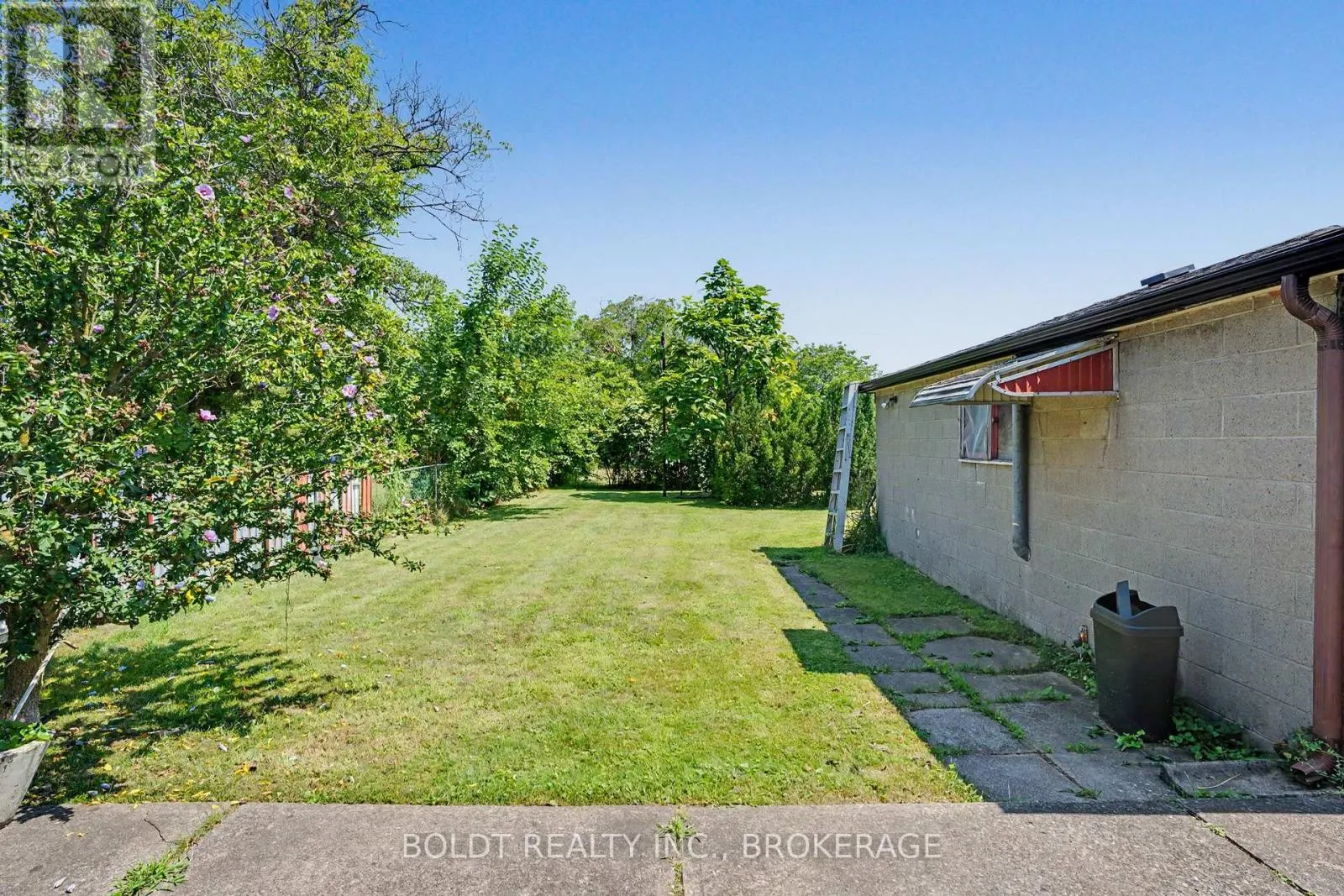 5568 DRUMMOND ROAD