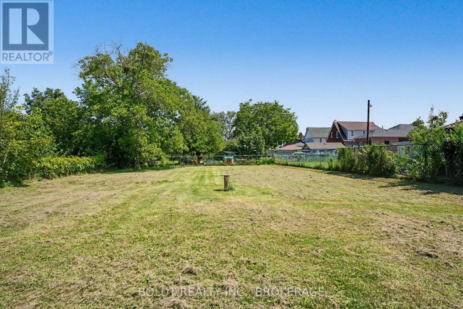 5568 DRUMMOND ROAD