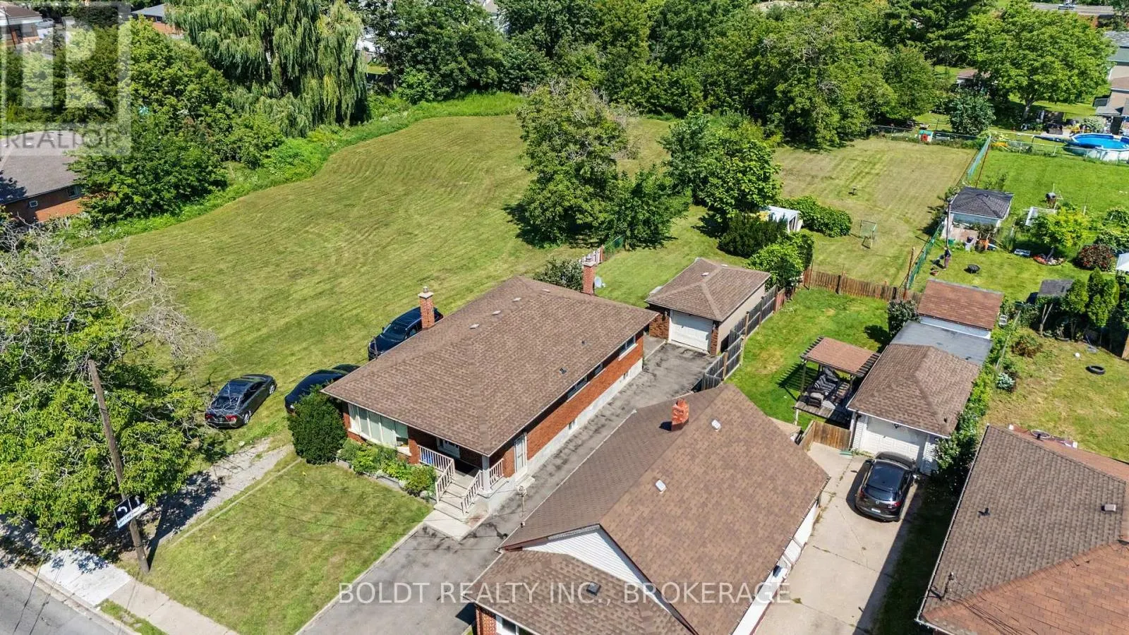 5568 DRUMMOND ROAD