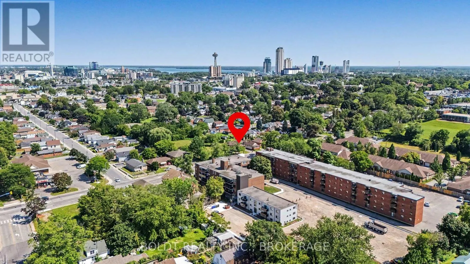 5568 DRUMMOND ROAD
