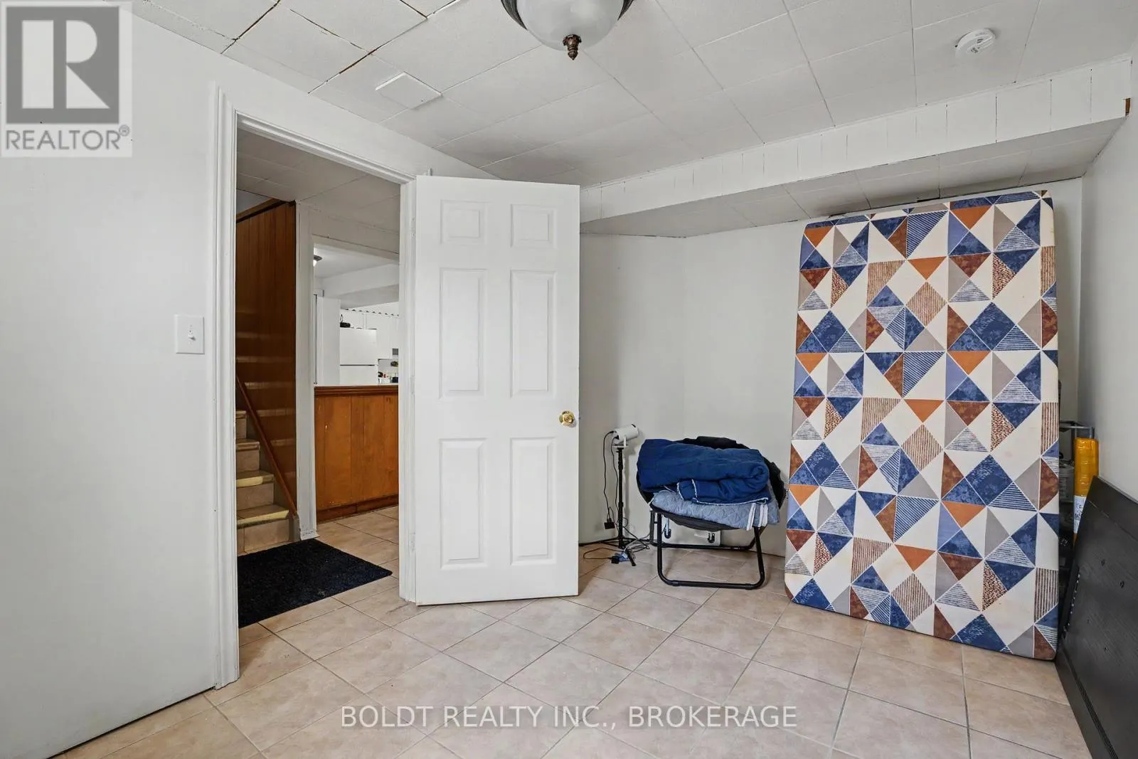 5568 DRUMMOND ROAD