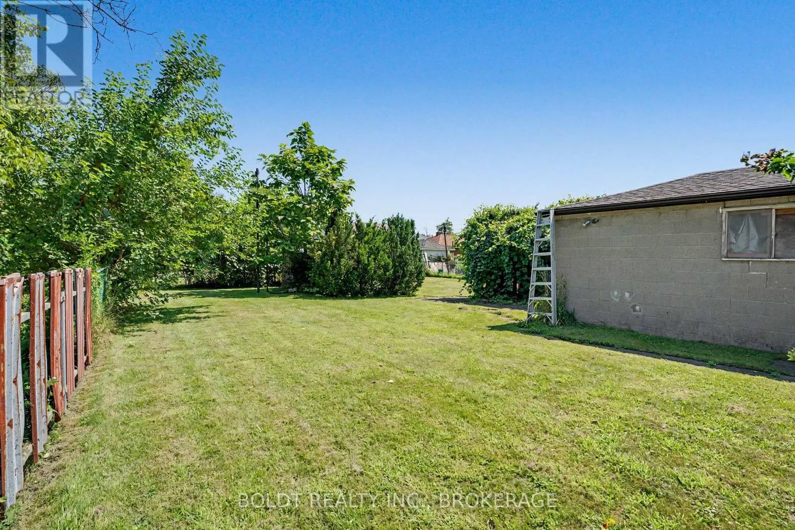5568 DRUMMOND ROAD